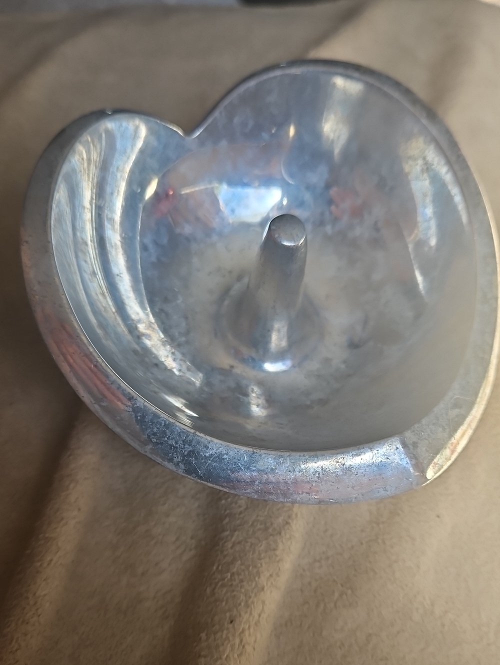 NAMBE Heart Ring Holder MT0370 Sean O'Hara